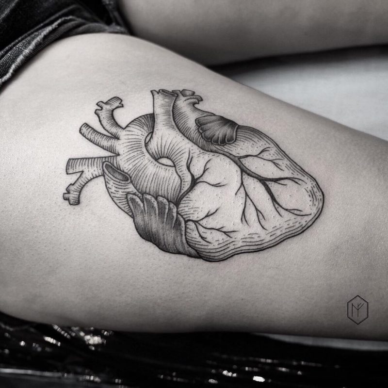 Anamtomisches Herz Ein Tattoo in verschiedenen Stilen Feelfarbig