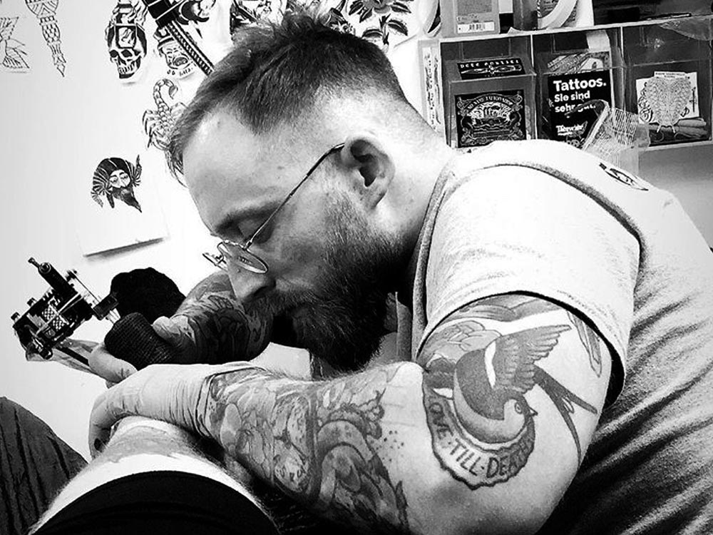 Apprentice Hans Eisen Feelfarbig Tattoos Und Kunst