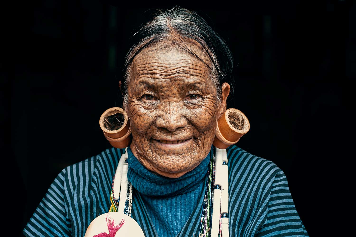 Die traditionellen Gesichtstattoos von Hung Shen spiegeln einen wichtigen Teil der Geschichte der Chin-Frauen wider, die so ihre kulturelle Identität ausdrückten. / Foto: Michael Zomer.