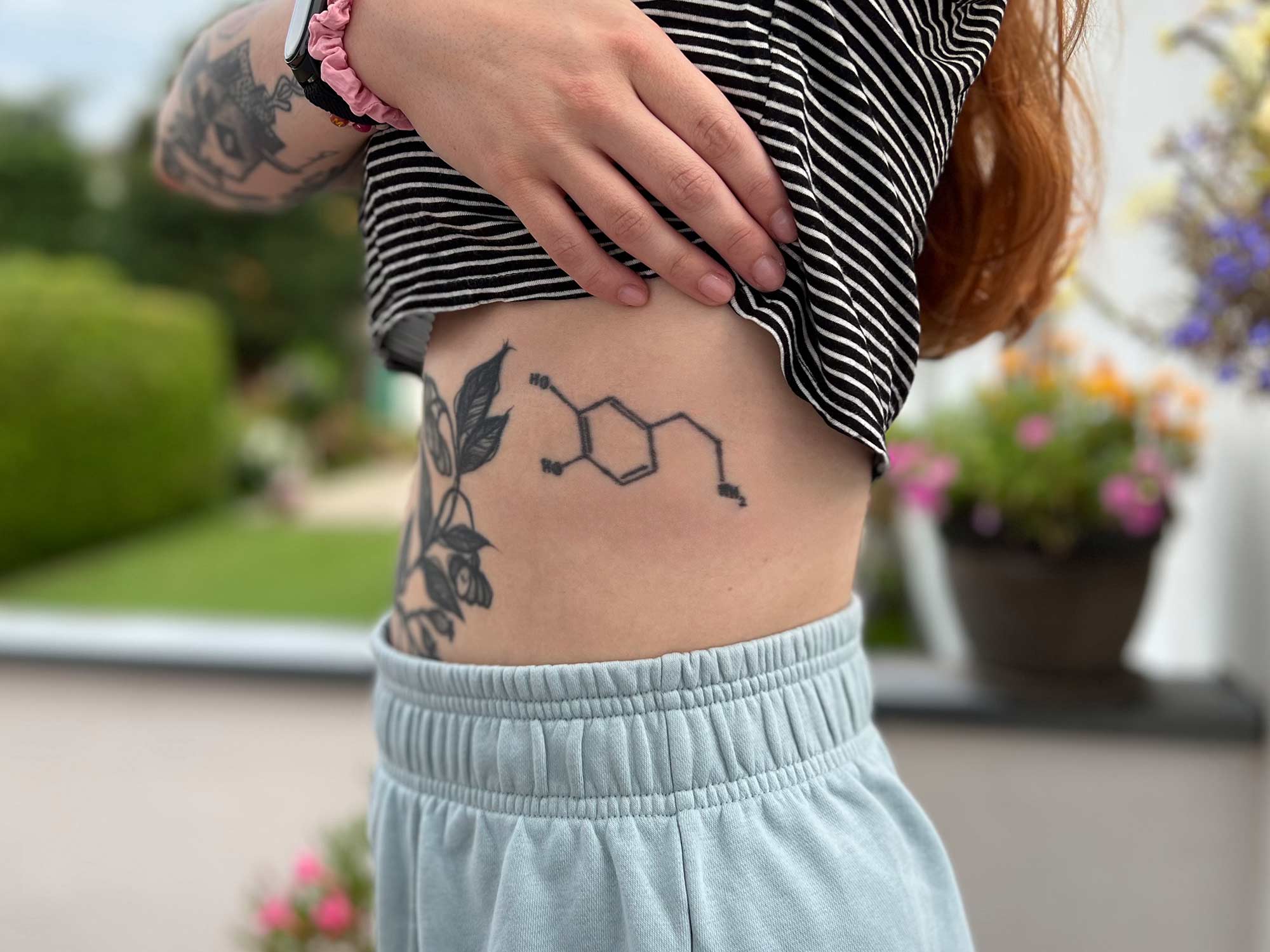 Mein erstes Tattoo: die chemische Strukturformel von Dopamin.