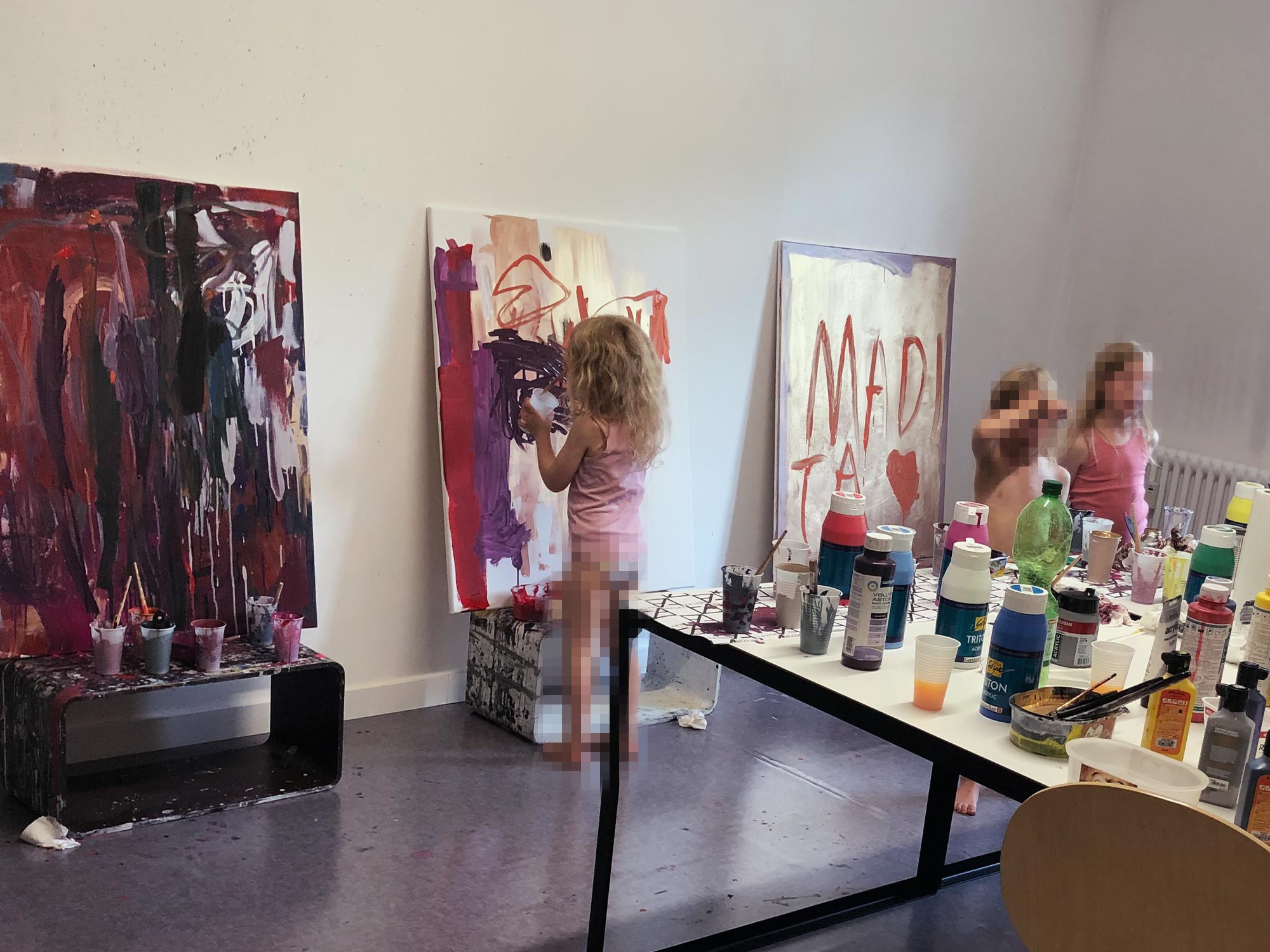 Kunst ist auch abseits des Tätowierens für Julian und die Familie wichtig.
