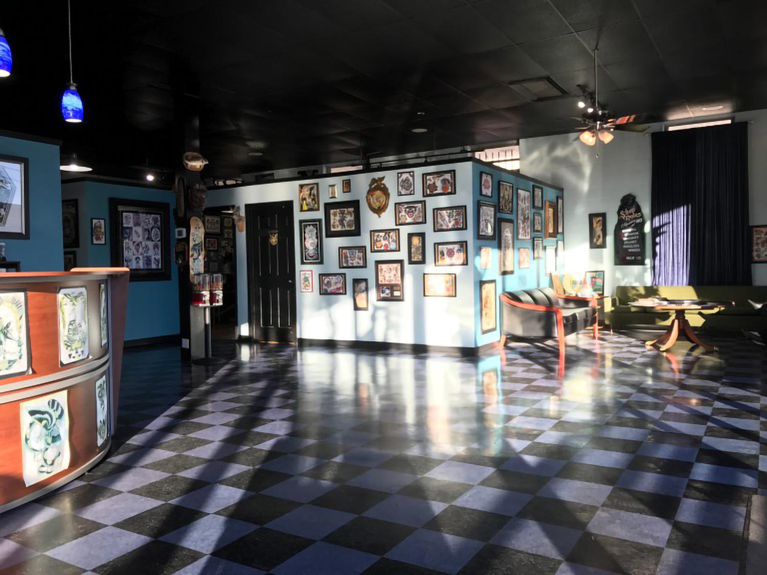 Das sehr geräumige Studio "Blue Flame Tattoo" in North Carolina. / Fotos: Sylvia Longmire